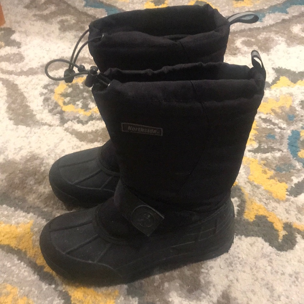 North side men’s pull on Thermolite snow boots